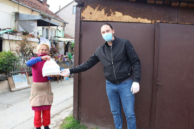 Млади из Јагодине у време епидемије основали јавну кухињу: Кувају срцем и спремају за 30 породица